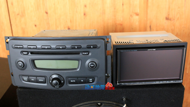 2原车主机和阿尔派DVD主机 对比.jpg